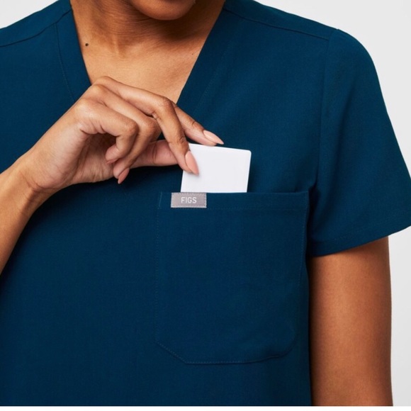 Women’s Figs Catarina top - Picture 3 of 5